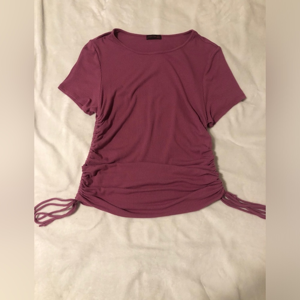 Mauve/pink-purple Ribbed knit short sleeve top with adjustable drawstrings
